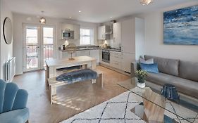 Host & Stay - Shipwrights